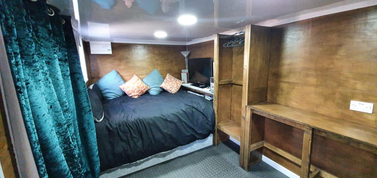 Adorable Private Suite With Free Street Parking Leicester Exterior photo
