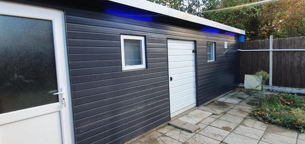 Adorable Private Suite With Free Street Parking Leicester Exterior photo